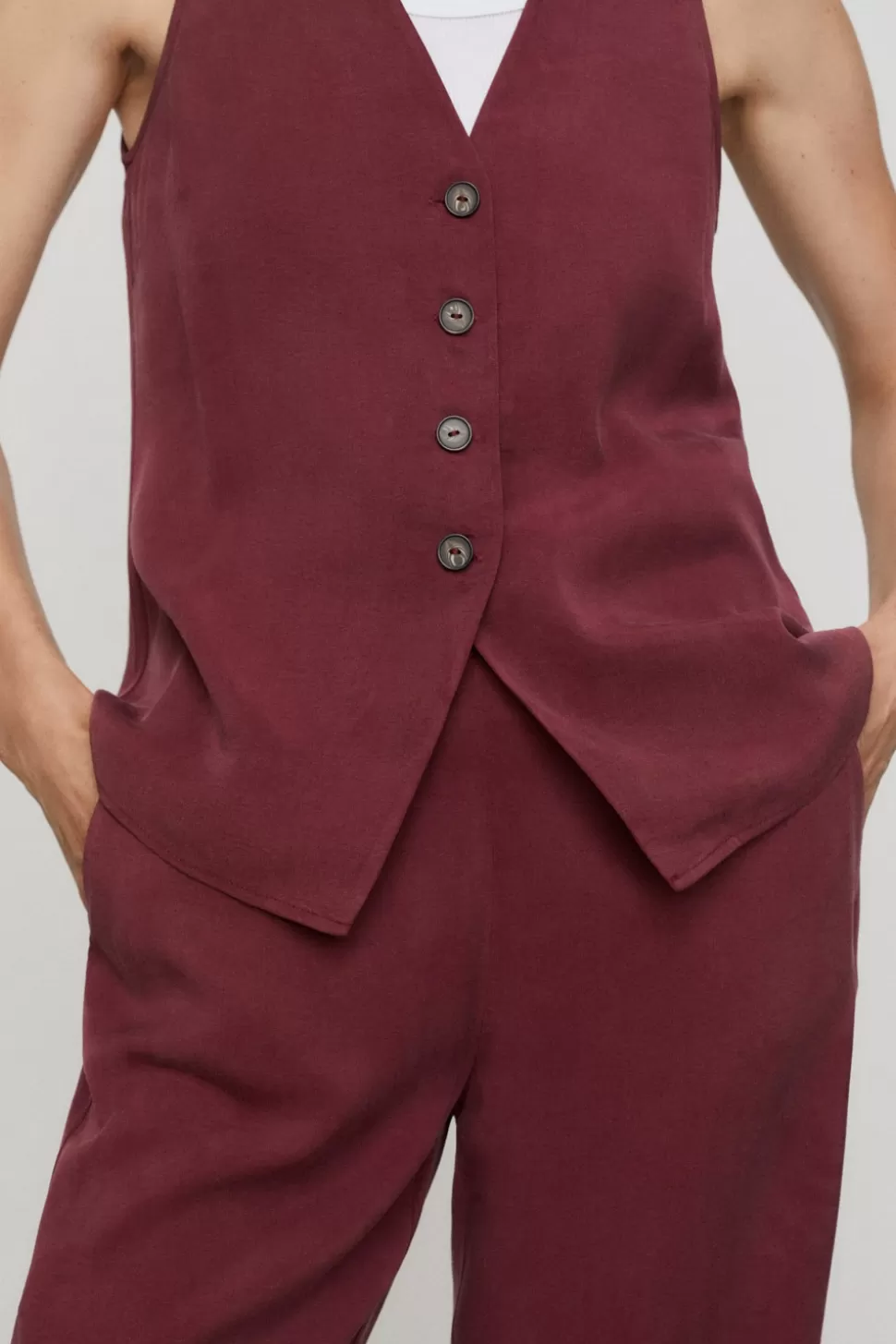 eseOese CANNES VEST BURDEOS Shop