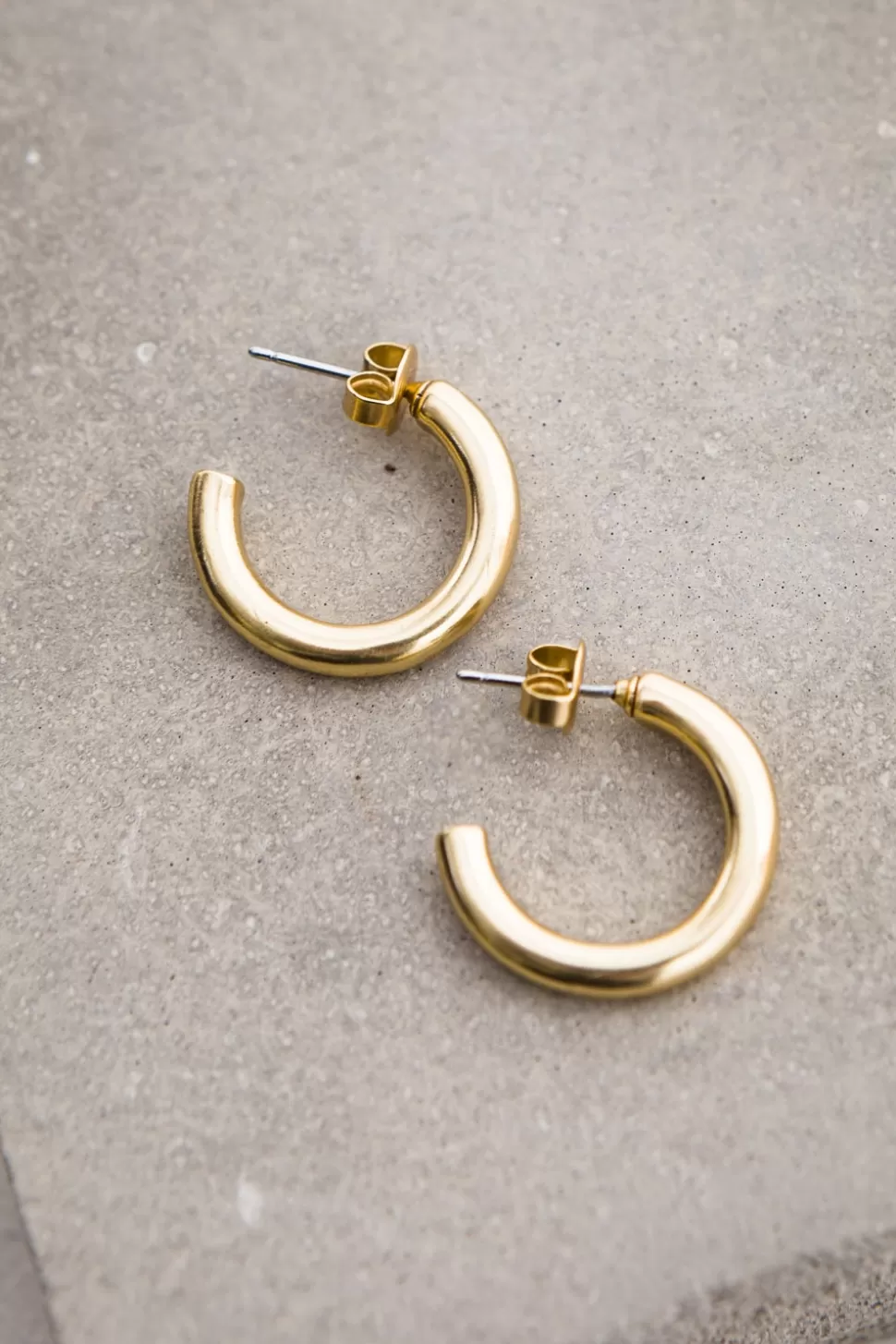 eseOese EARRINGS HOOPS BOLD GOLD New